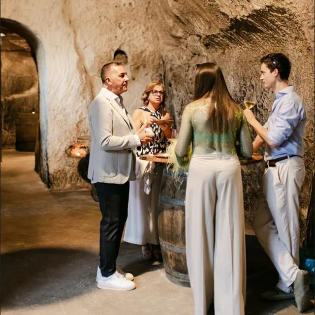 Cantine di Marzo Tour Vintage visita in cantina 2h30 verticale 3 annate